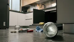 Cómo bajar las cucarachas en casa con una simple trampa de lata (sin químicos) y hábitos para que no vuelvan