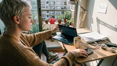 La sociedad del cansancio: por qué la autoexigencia y la “positividad” también agotan, según Byung-Chul Han